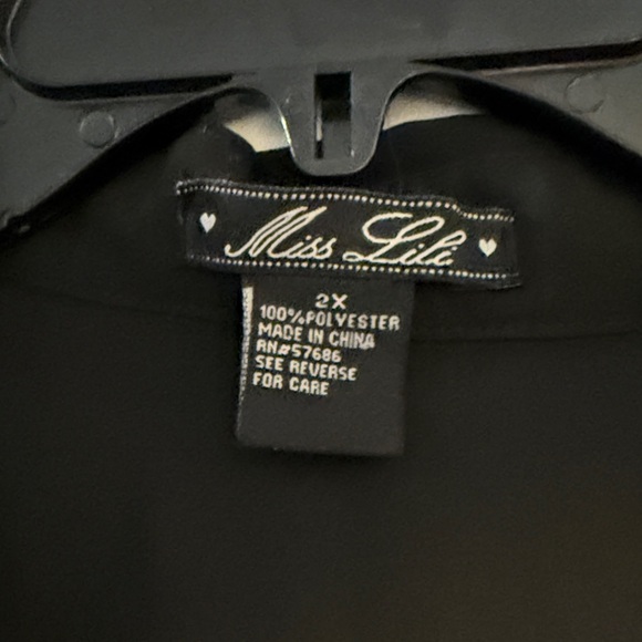 Black Sleeveless Button-Up Shirt - Picture 2 of 5